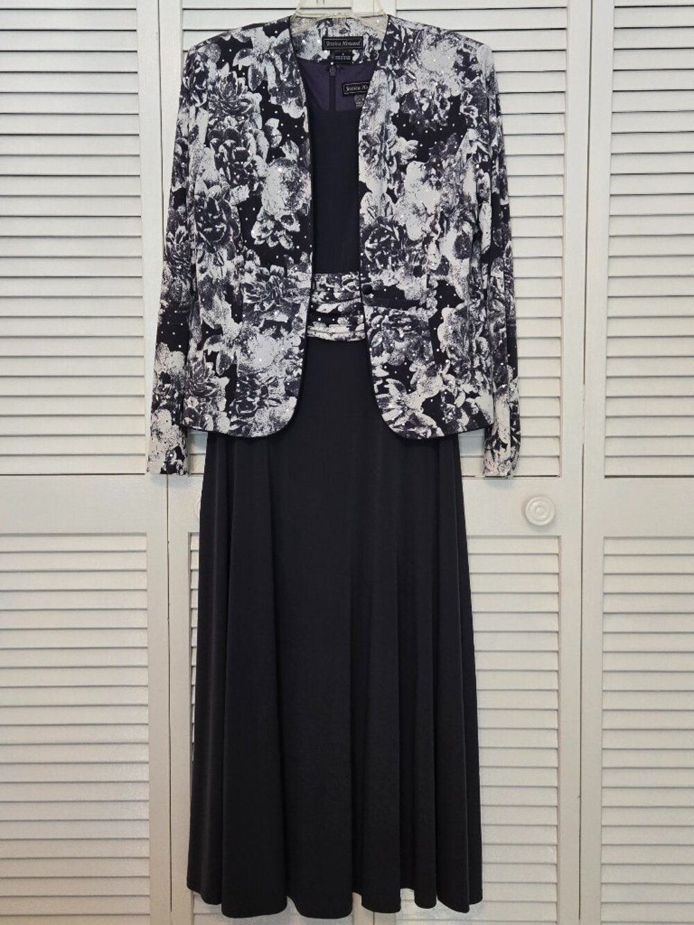 Jessica Howard 2 Piece Formal Long Dress with Jacket - Size 6